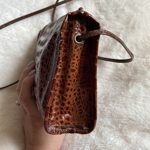 🌟5/$15 or FREE! VINTAGE faux leather crocodile embossed brown crossbody bag - Picture 6 of 10
